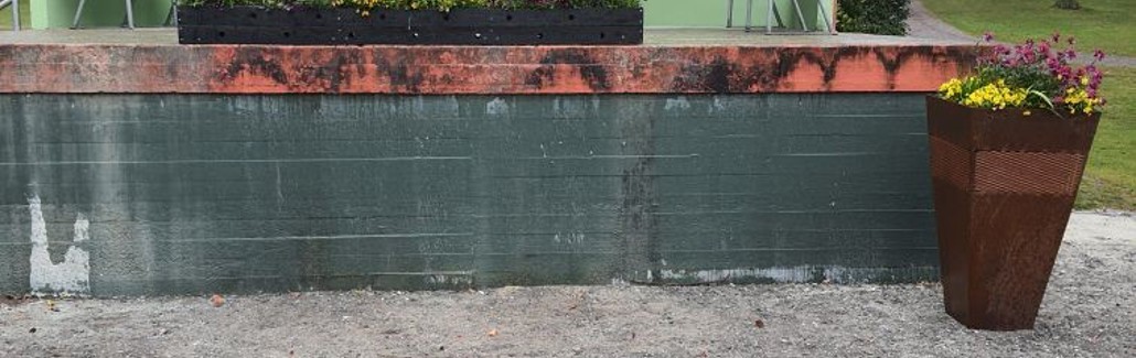 Foto af poesi i "øret" som er scenen der står i Plantagen