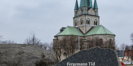 Poesiværk med citat af Herman Wildenwey på en granitsten
