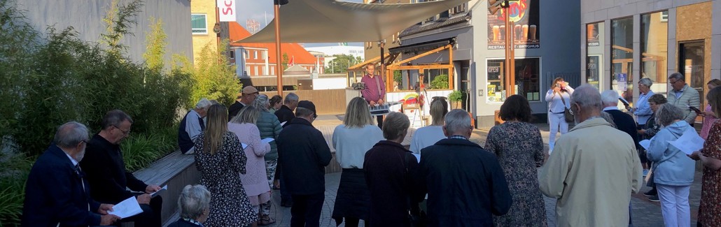 Fællessang ved den nye samlingsscene Kalls Torv